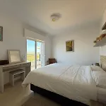 Prime Located Penthouse W Seaview アパート