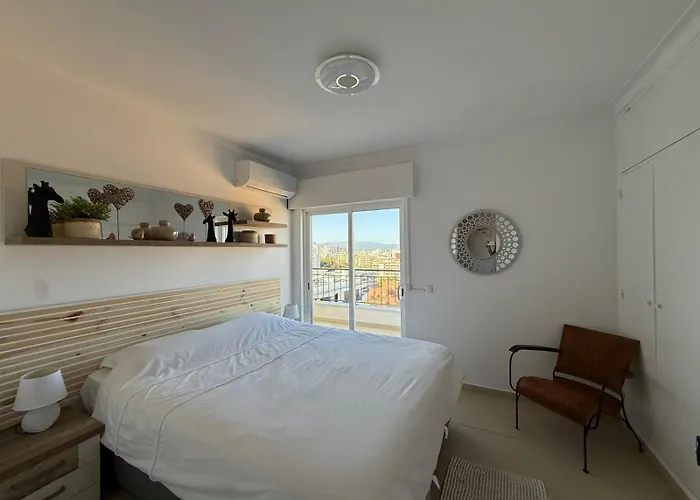 Prime Located Penthouse W Seaview Apartment *